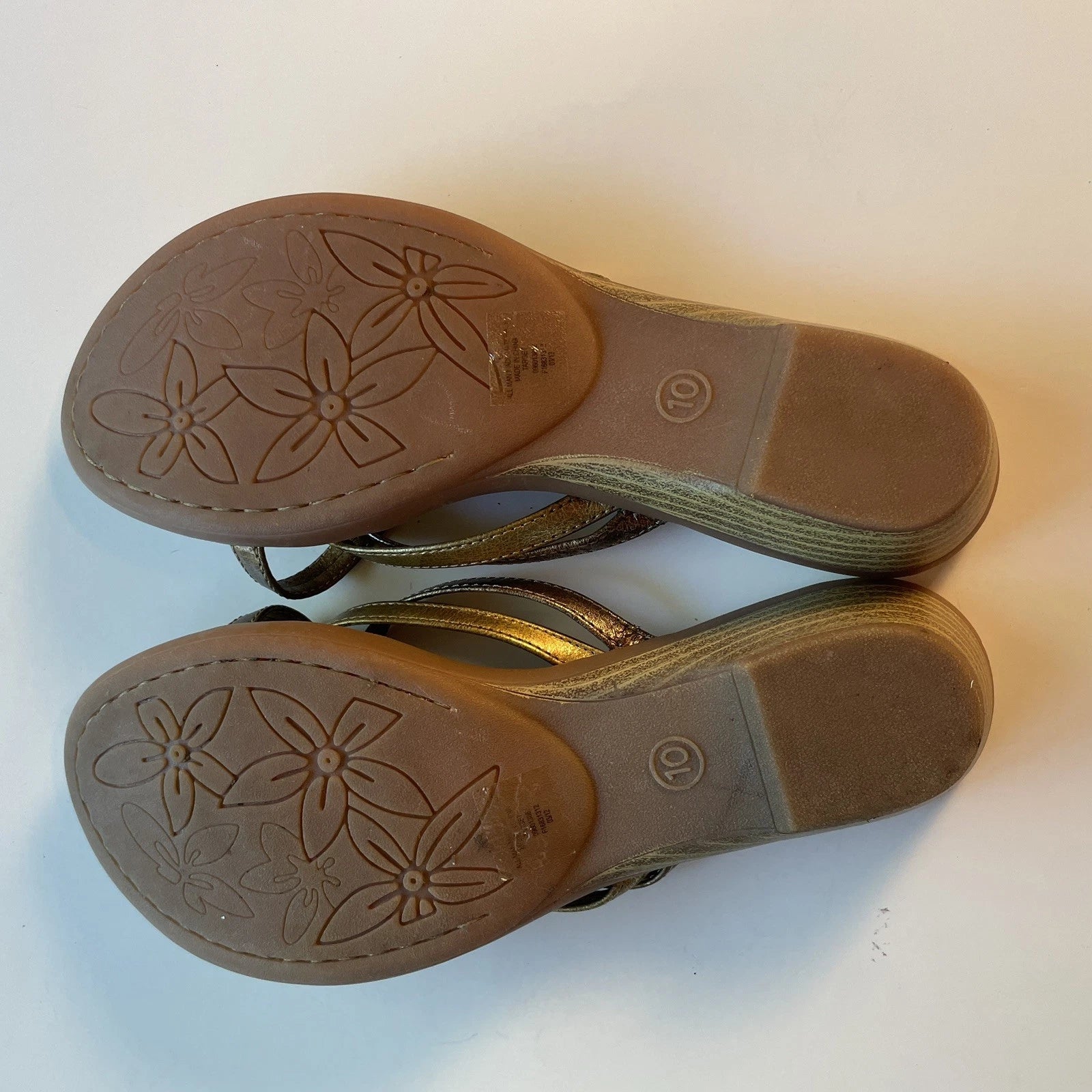 Merona  Bronze Gold Multi Tones  Bands  Sandals Sz 10 M Comfort Style Flip Flops