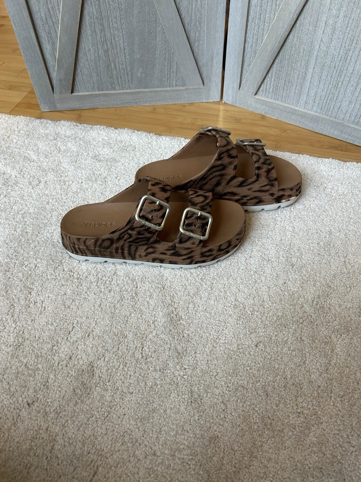 J/Slides Women’s Size 8 Platform Sandals, Leopard Print Style, Great Condition.