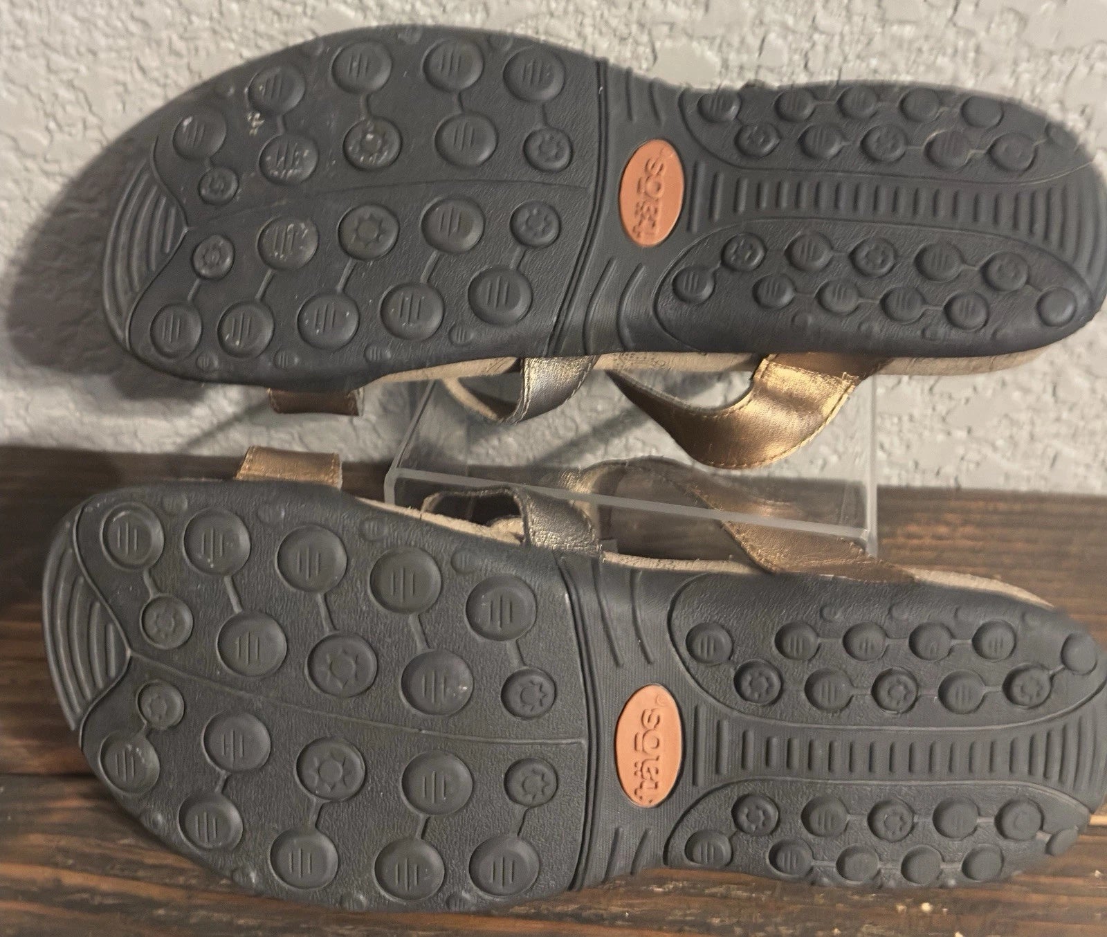 TAOS Prize Sandals Womens 8 Bronze Three Strap Leather Slide Strappy Slip On