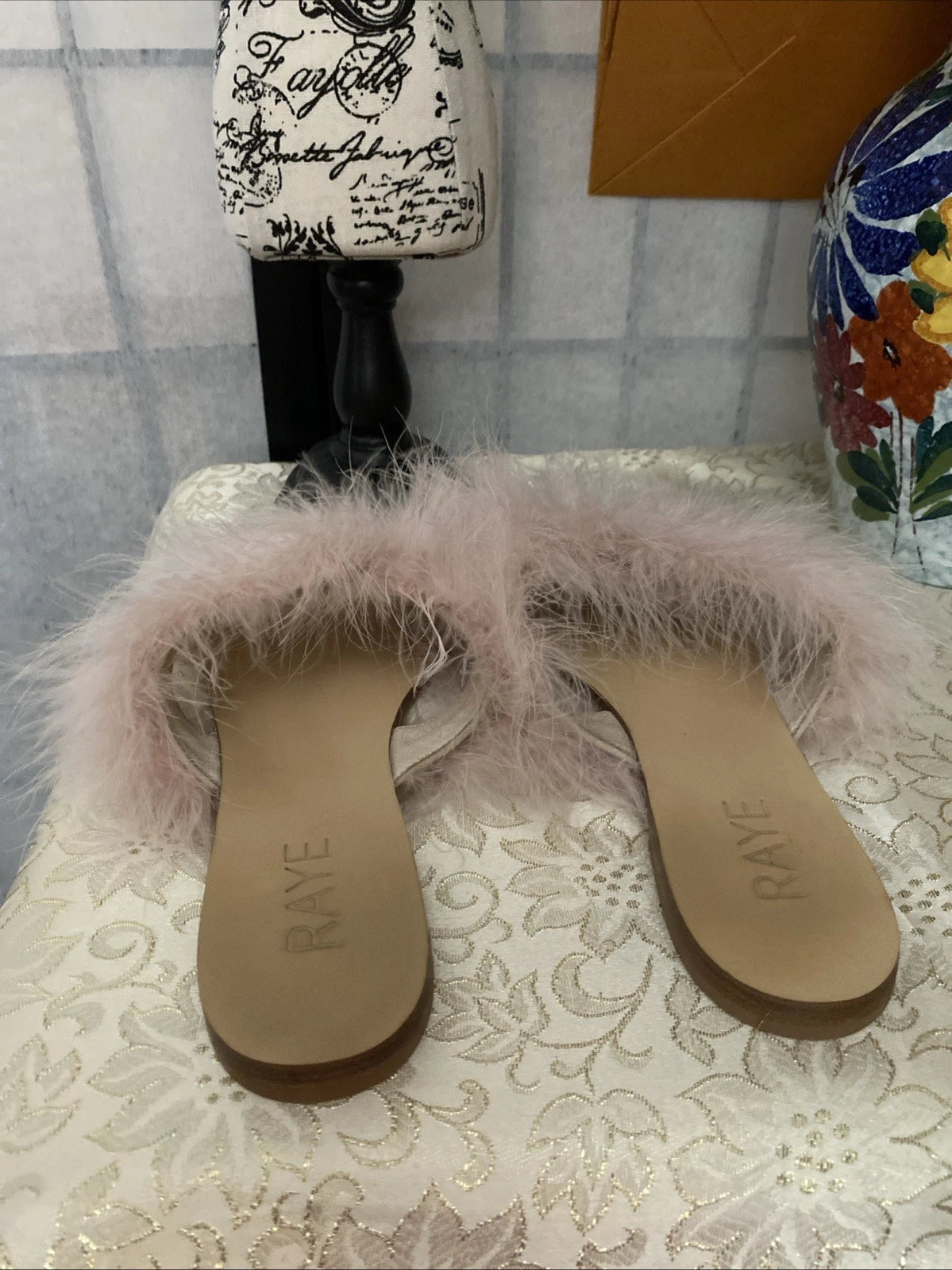 Raye Women 8.5 Pink Feather “Marabou Style”Leather Slides Sandals