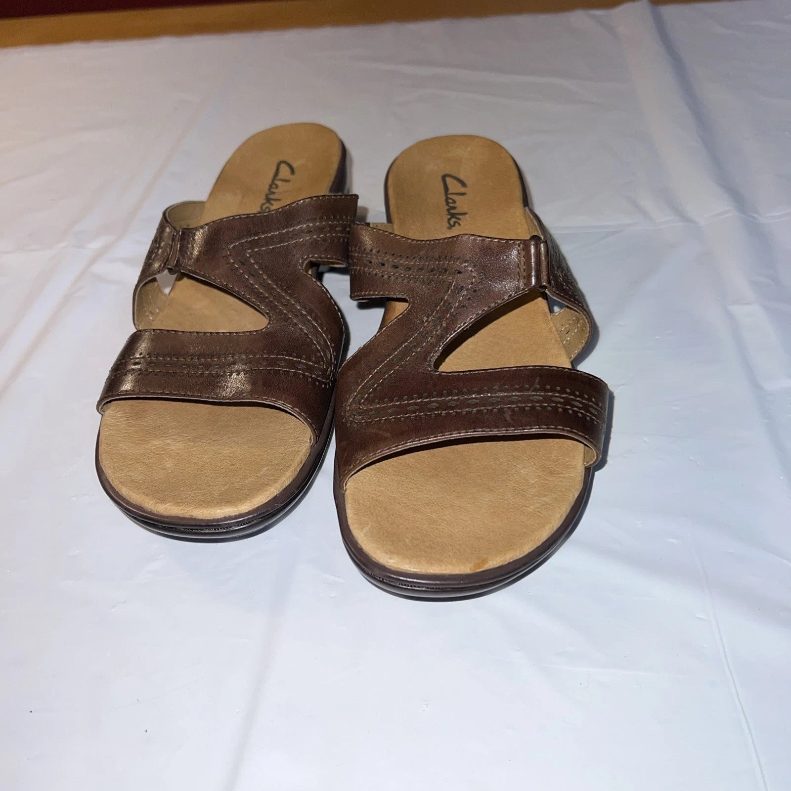 Clarks Dark Brown Leather Sandals Slides Low Heel Womens 8.5 M Style 80084