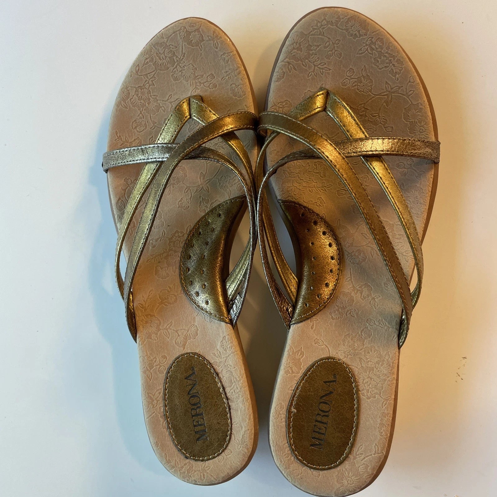 Merona  Bronze Gold Multi Tones  Bands  Sandals Sz 10 M Comfort Style Flip Flops
