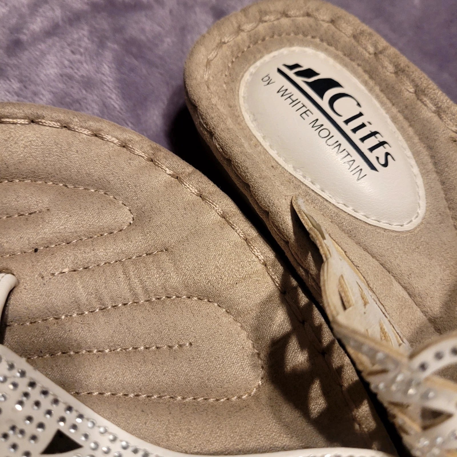 Cliffs Cameo Thong Sandals Sz 9M White Faux Leather Sparkles Lace Wedge Style