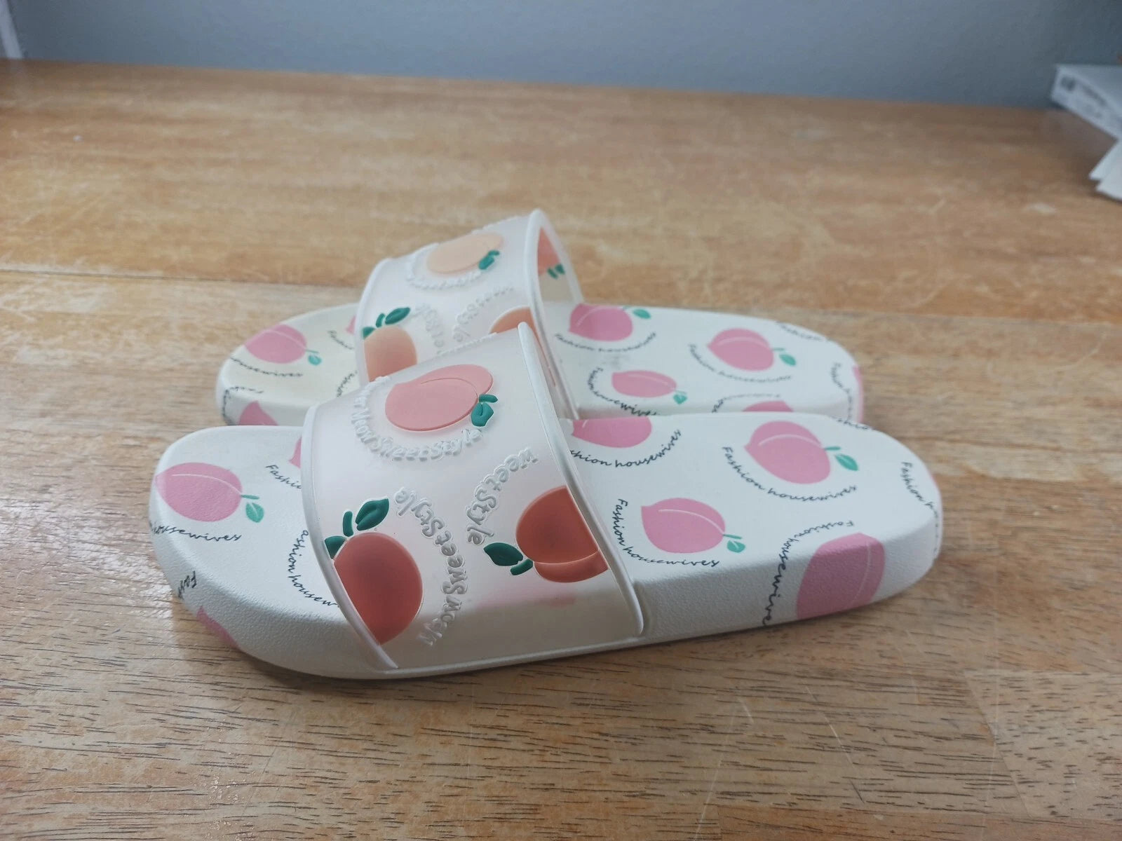 Fashion Housewives Peach Slides Sz 34/35