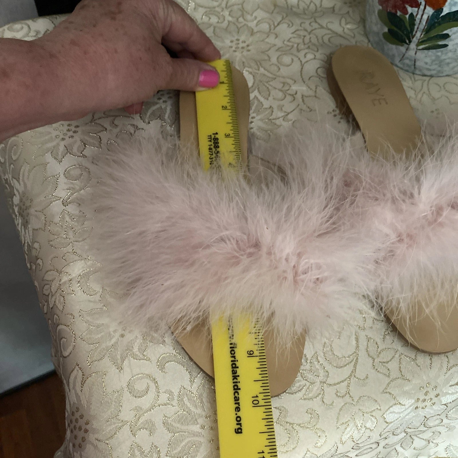 Raye Women 8.5 Pink Feather “Marabou Style”Leather Slides Sandals