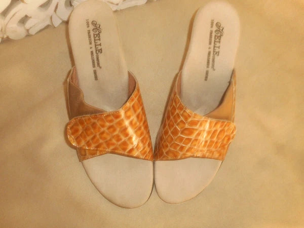 HELLE 100 %  FASHION &  WELLNESS   KITTEN  HEEL  SANDALS  SIZE  10  SPAIN