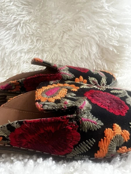 Indigo Rd. Hayze Mule Floral Embroidered Slip On Sandals Women’s Size 8.5