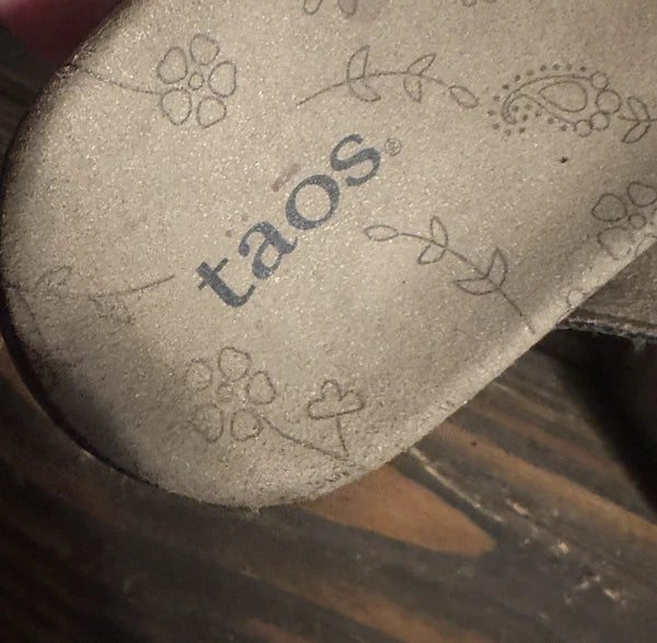 TAOS Prize Sandals Womens 8 Bronze Three Strap Leather Slide Strappy Slip On