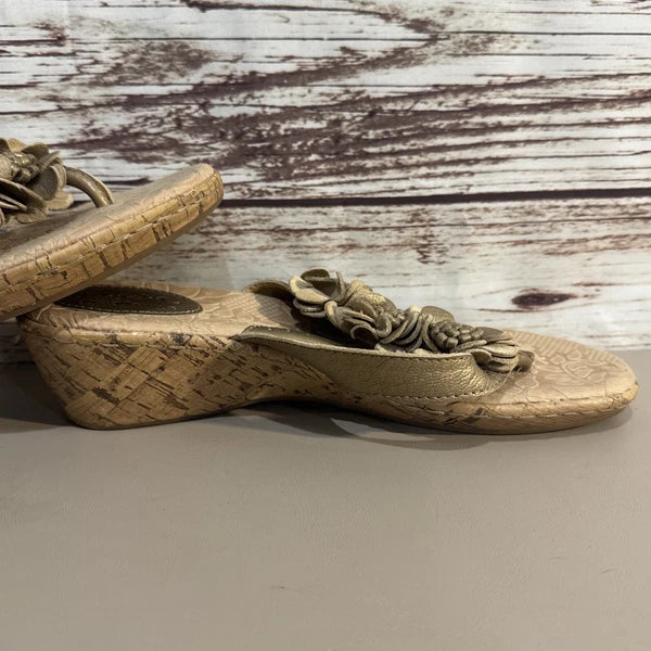 -NEAR MINT- Women’s 8 b.o.c Born Concept Fashion Sandals Flowers Cork Slides