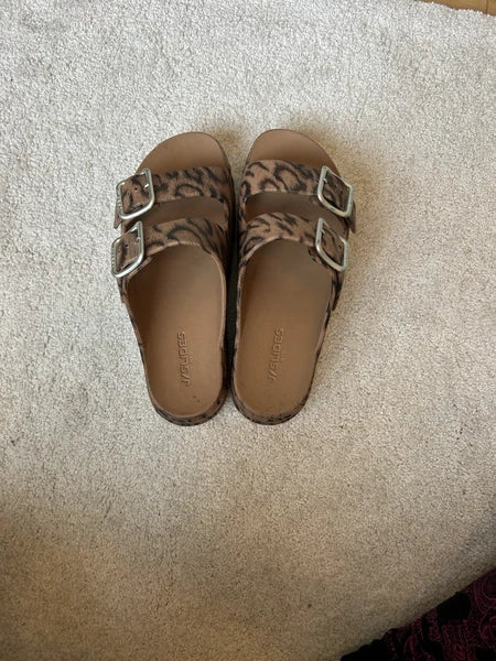 J/Slides Women’s Size 8 Platform Sandals, Leopard Print Style, Great Condition.