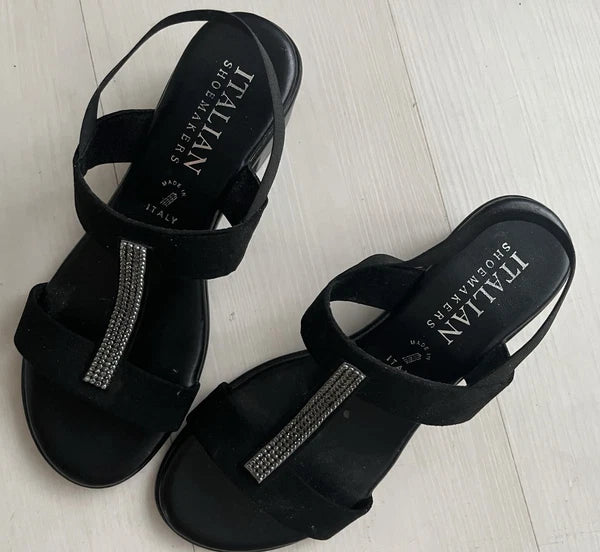 Black Italian Shoemaker’s  NEW  Size 8 Women’s  Block heel sandals w/Rhinestones