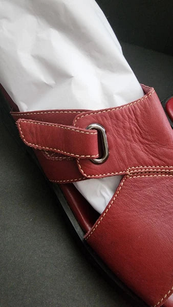 Liz Claiborne Villager Style Burgundy Leather Sandals, Minimal Wear, Looks Great