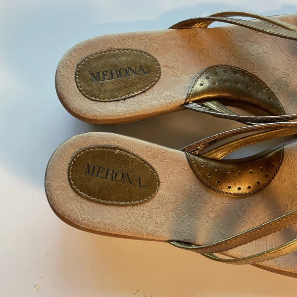 Merona  Bronze Gold Multi Tones  Bands  Sandals Sz 10 M Comfort Style Flip Flops