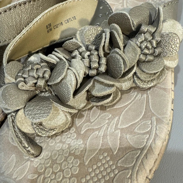 -NEAR MINT- Women’s 8 b.o.c Born Concept Fashion Sandals Flowers Cork Slides