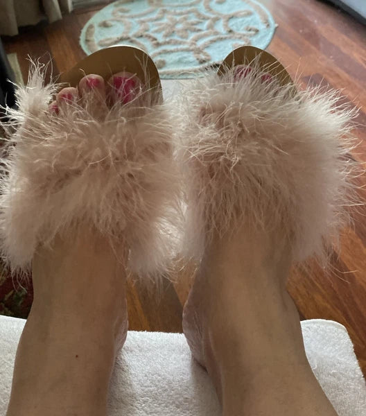 Raye Women 8.5 Pink Feather “Marabou Style”Leather Slides Sandals