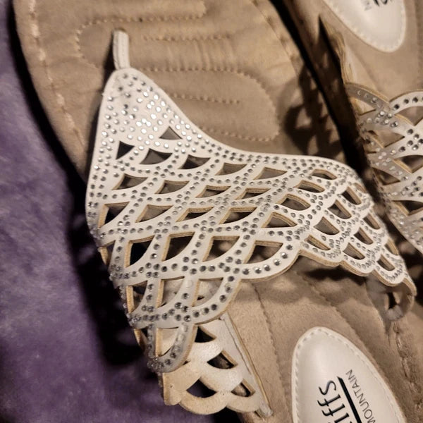Cliffs Cameo Thong Sandals Sz 9M White Faux Leather Sparkles Lace Wedge Style