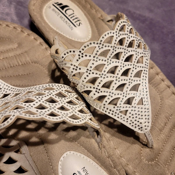 Cliffs Cameo Thong Sandals Sz 9M White Faux Leather Sparkles Lace Wedge Style