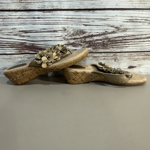 -NEAR MINT- Women’s 8 b.o.c Born Concept Fashion Sandals Flowers Cork Slides