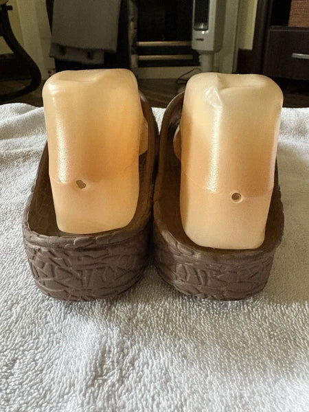 HAWAIIAN by Grandes Textured Brown Double Band Slide Sandals Women’s Sz 7