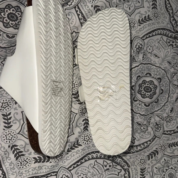 Madden Girl White Gold Bodie 2-Strap Buckle Footbed Sandals Woman’s Size 7M