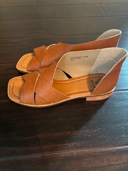 Beast Fashion women’s 8 sandals