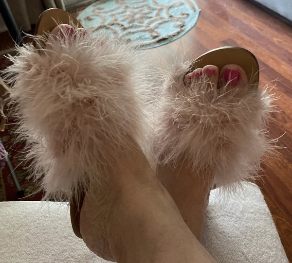 Raye Women 8.5 Pink Feather “Marabou Style”Leather Slides Sandals