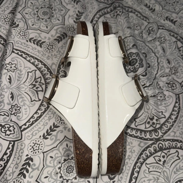 Madden Girl White Gold Bodie 2-Strap Buckle Footbed Sandals Woman’s Size 7M