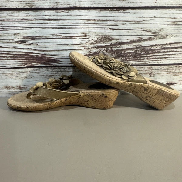 -NEAR MINT- Women’s 8 b.o.c Born Concept Fashion Sandals Flowers Cork Slides
