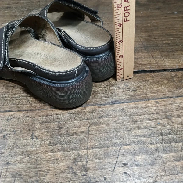 Fashion Bug Womens Sz 8.5 Sandals Slide Shoes Y2K Brown Vintage Chunky GRUNGE