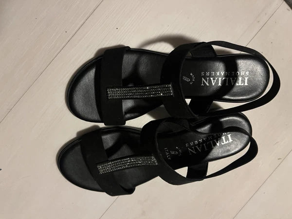 Black Italian Shoemaker’s  NEW  Size 8 Women’s  Block heel sandals w/Rhinestones