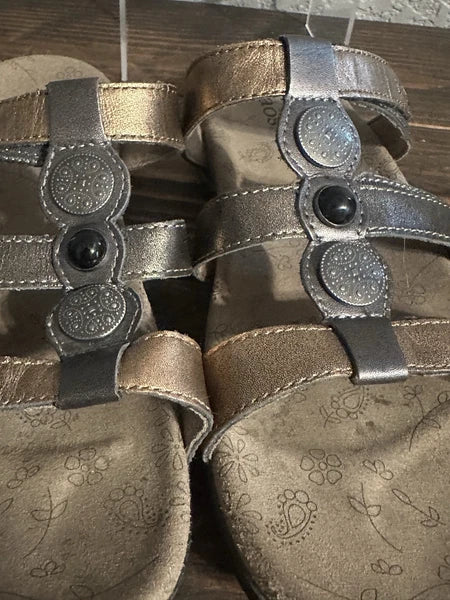 TAOS Prize Sandals Womens 8 Bronze Three Strap Leather Slide Strappy Slip On