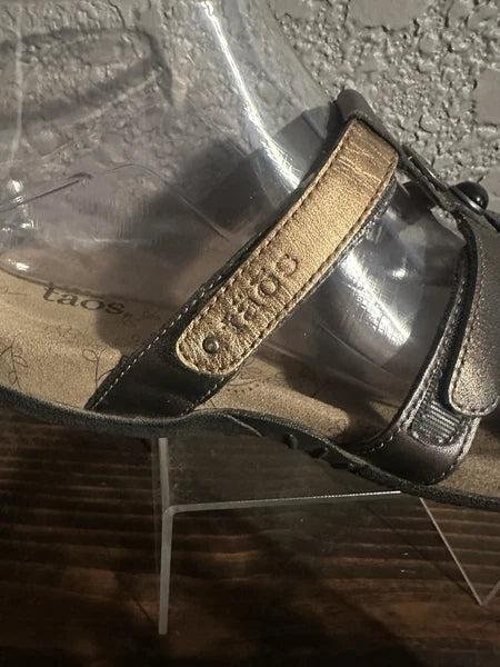 TAOS Prize Sandals Womens 8 Bronze Three Strap Leather Slide Strappy Slip On