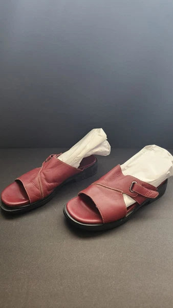 Liz Claiborne Villager Style Burgundy Leather Sandals, Minimal Wear, Looks Great