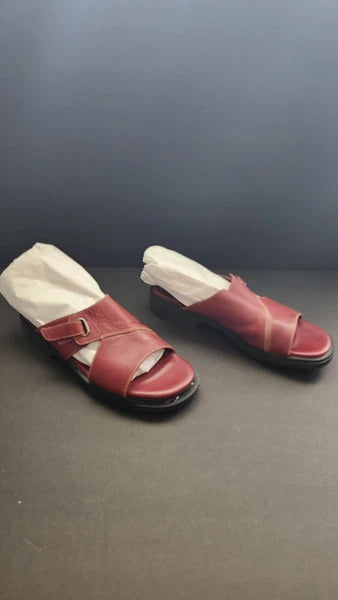 Liz Claiborne Villager Style Burgundy Leather Sandals, Minimal Wear, Looks Great