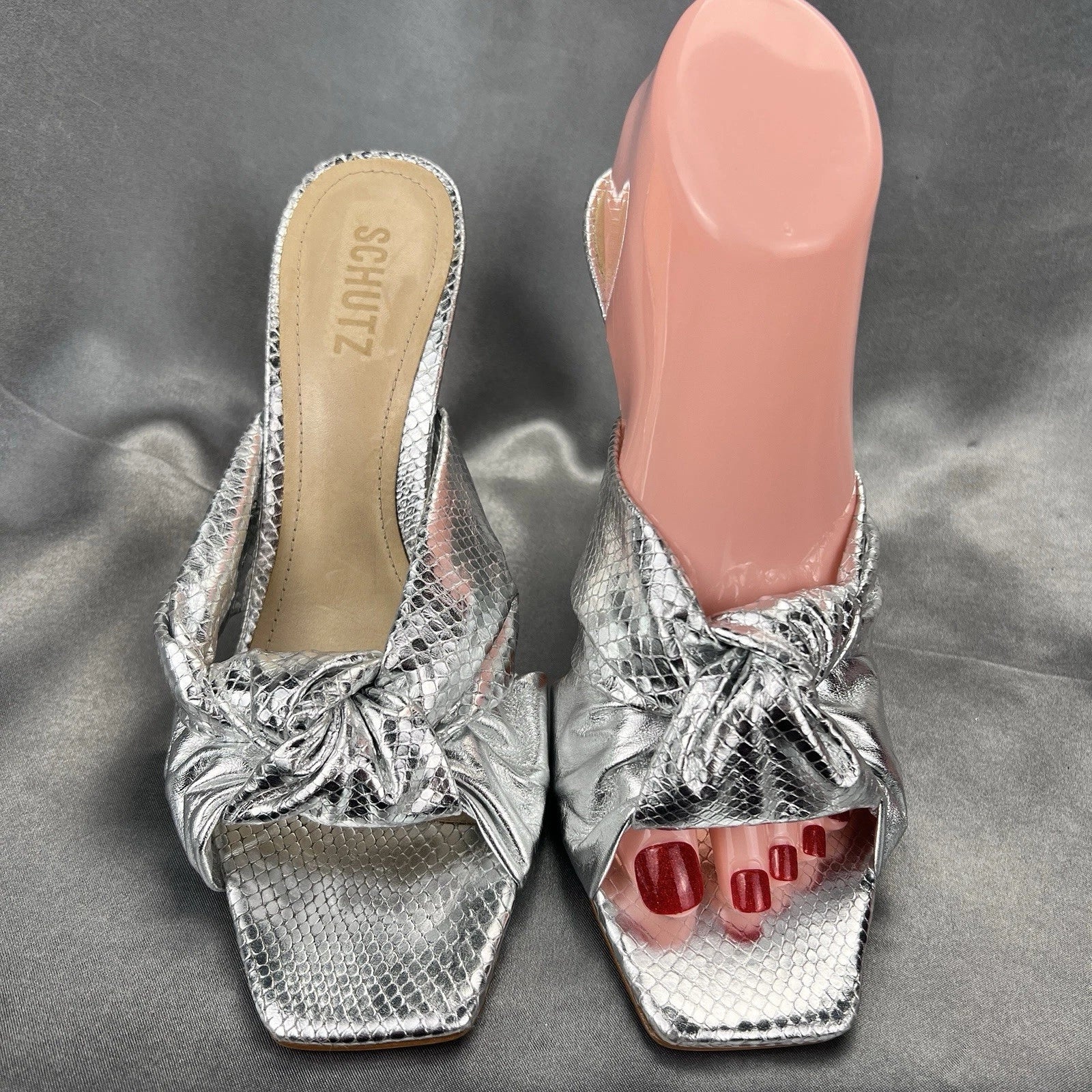 Schutz Mindy Sandals Women’s 9 Twist Knot Slide On Heels Metallic Silver Fashion