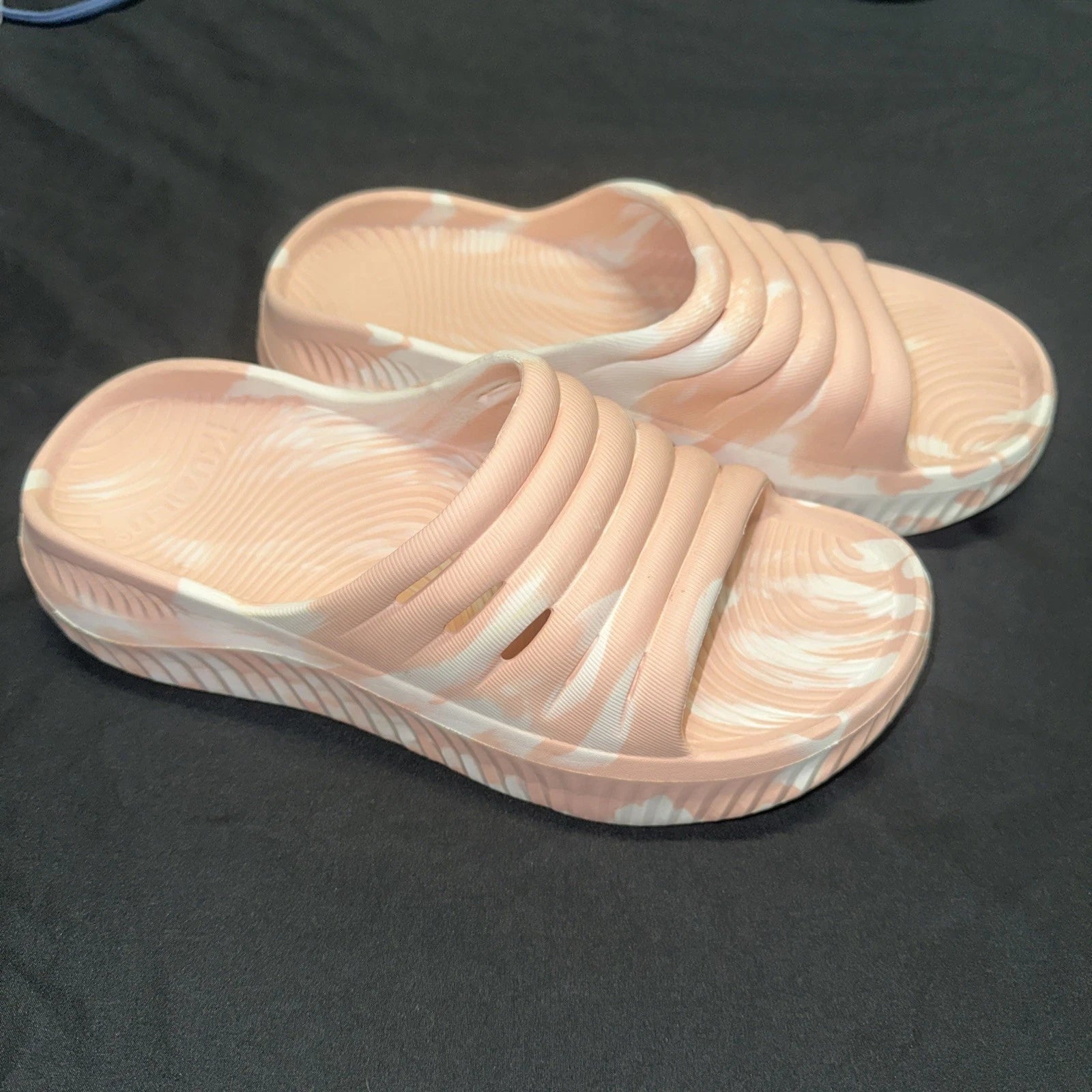 Women’s Kuailu Pink Slides Size 8