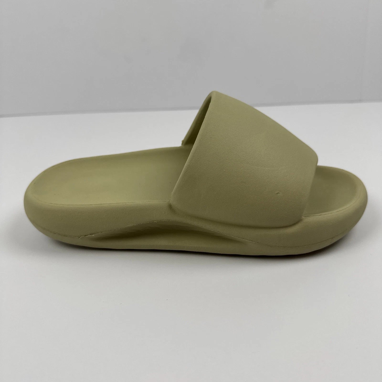 Yeezy Style Foam Slides – Beige EVA Sandals – Size 38 (Men’s US 6 / Women’s 7.5)