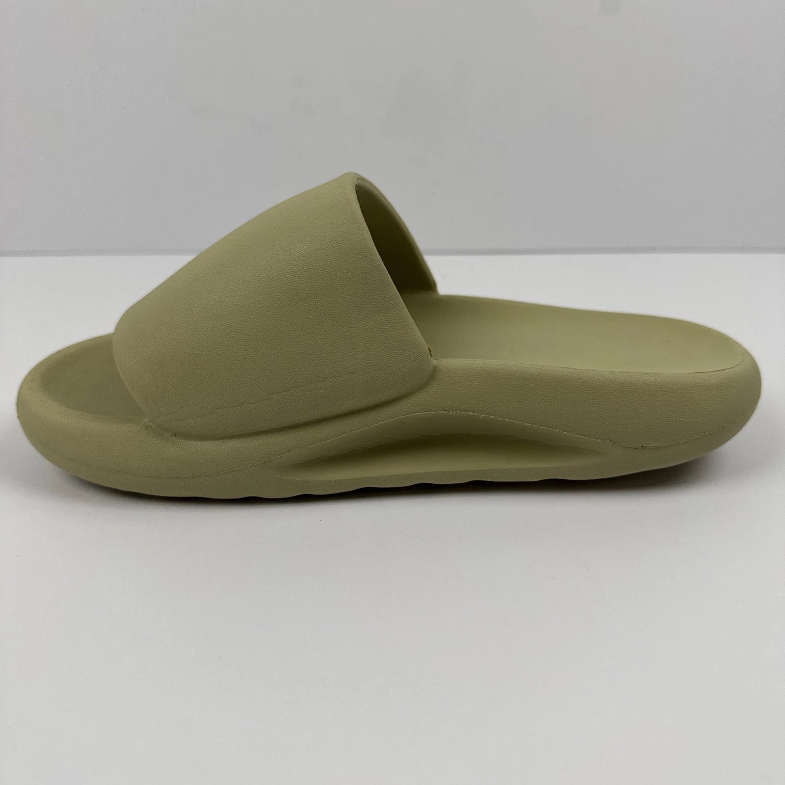 Yeezy Style Foam Slides – Beige EVA Sandals – Size 38 (Men’s US 6 / Women’s 7.5)