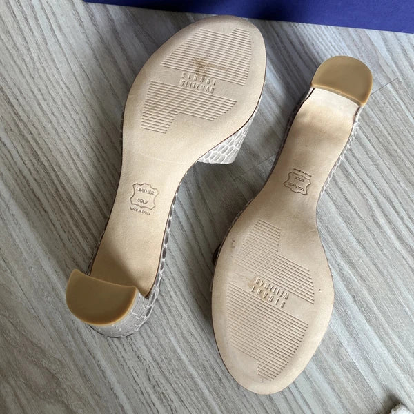 STUART WEITZMAN Style 87580 Taupe Croc Embossed Leather Heels Sandals Size 8.5M
